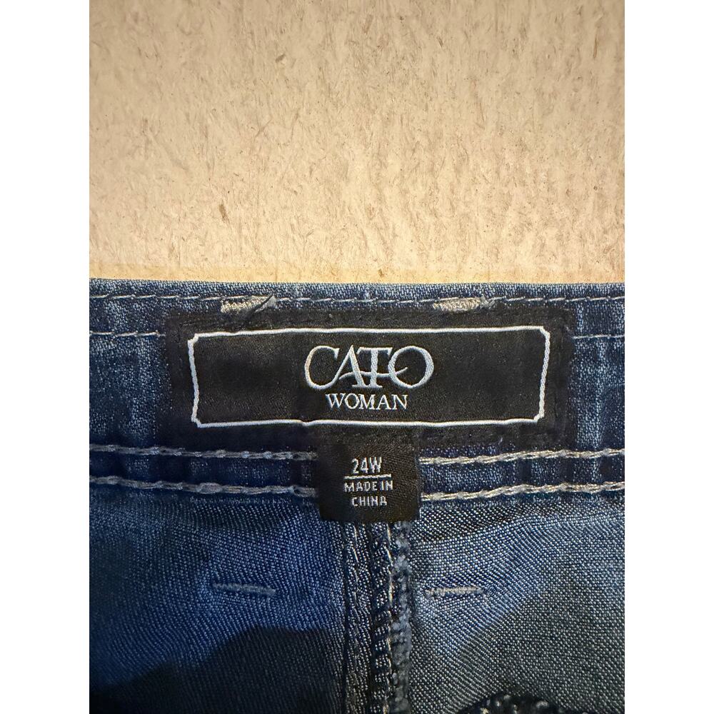 Cato women’s raw hem blue jeans short with studded on side split - Picture 16 of 16